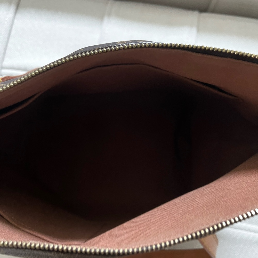 Louis Vuitton Totally MM Monogram Tote - Picture 10 of 16